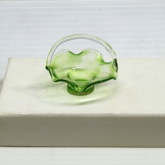 Vintage Miniature Dollhouse Green Glass Basket With Ruffled Edge and Clear Glass - Picture 5 of 16